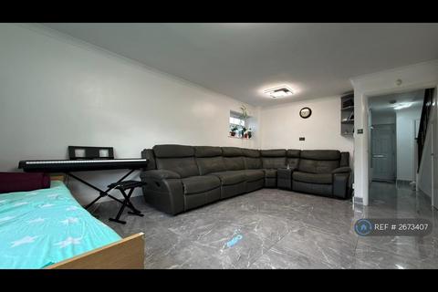 3 bedroom end of terrace house to rent, Grand Drive, London, SW20