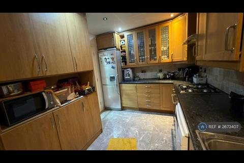 3 bedroom end of terrace house to rent, Grand Drive, London, SW20