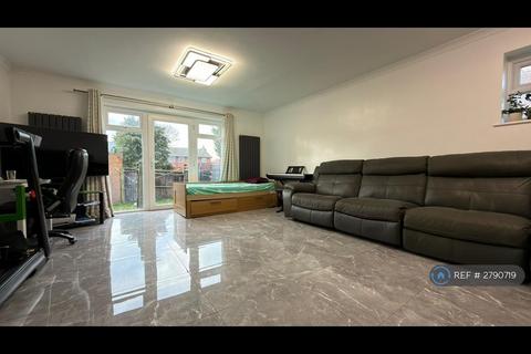 3 bedroom end of terrace house to rent, Grand Drive, London, SW20