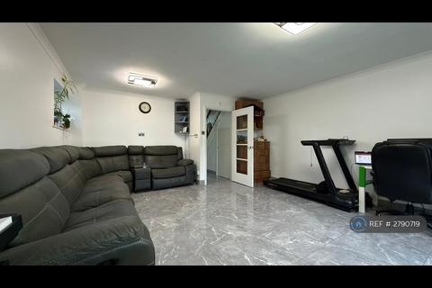 3 bedroom end of terrace house to rent, Grand Drive, London, SW20
