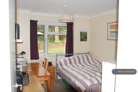 2 bedroom flat to rent, Downswood, Reigate, RH2