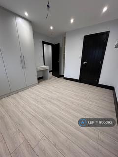 1 bedroom in a house share to rent, Victoria Court, Feltham, TW14