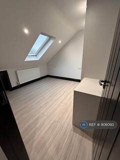 1 bedroom in a house share to rent, Victoria Court, Feltham, TW14