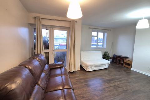 3 bedroom apartment to rent, Montreal Road