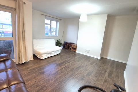 3 bedroom apartment to rent, Montreal Road