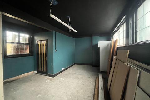 Restaurant to rent, 1 Manor Rd Gravesend DA12 1AA