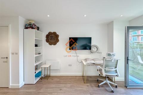 1 bedroom flat to rent, Fairbank House, 13 Beaufort Square, London NW9