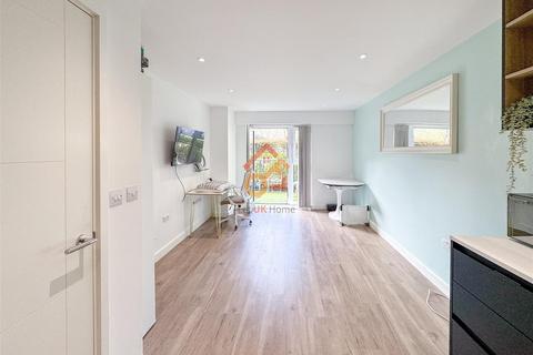 1 bedroom flat to rent, Fairbank House, 13 Beaufort Square, London NW9
