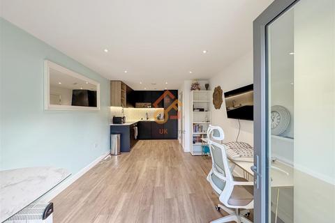 1 bedroom flat to rent, Fairbank House, 13 Beaufort Square, London NW9