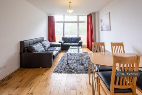 2 bedroom flat to rent, Metro Central Heights, London, SE1