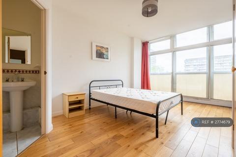 2 bedroom flat to rent, Metro Central Heights, London, SE1