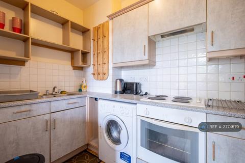2 bedroom flat to rent, Metro Central Heights, London, SE1