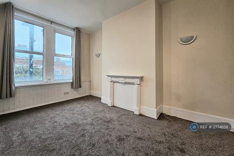 2 bedroom flat to rent, Clifftown Road, Southend-On-Sea, SS1