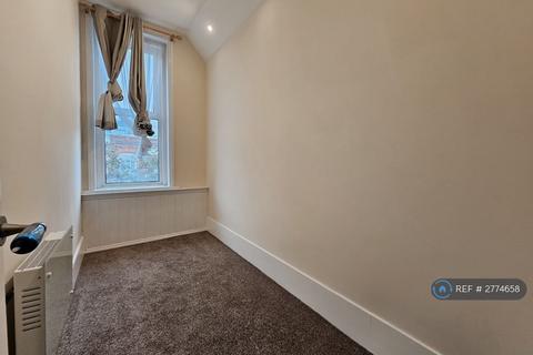 2 bedroom flat to rent, Clifftown Road, Southend-On-Sea, SS1