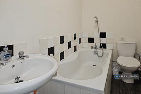 2 bedroom flat to rent, Clifftown Road, Southend-On-Sea, SS1