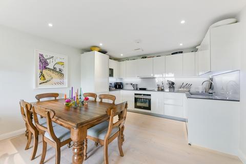 3 bedroom flat to rent, Plough Road, SW11
