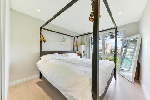 3 bedroom flat to rent, Plough Road, SW11