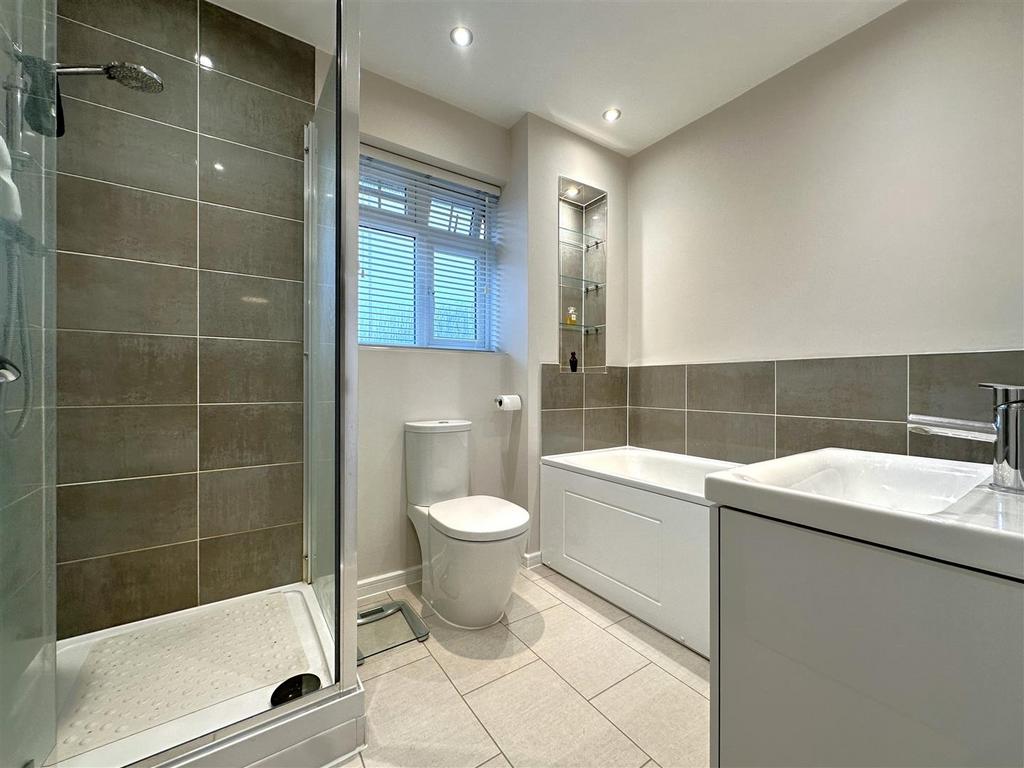 Four-Piece Bathroom 310