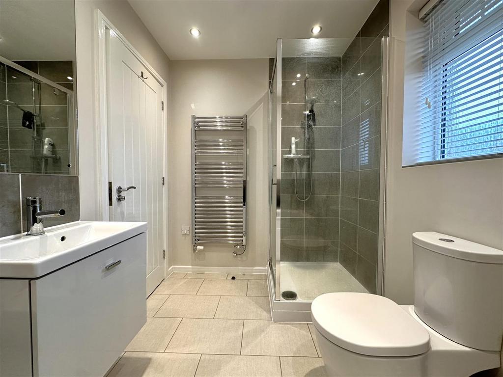 Stunning Modern Bathroom 319
