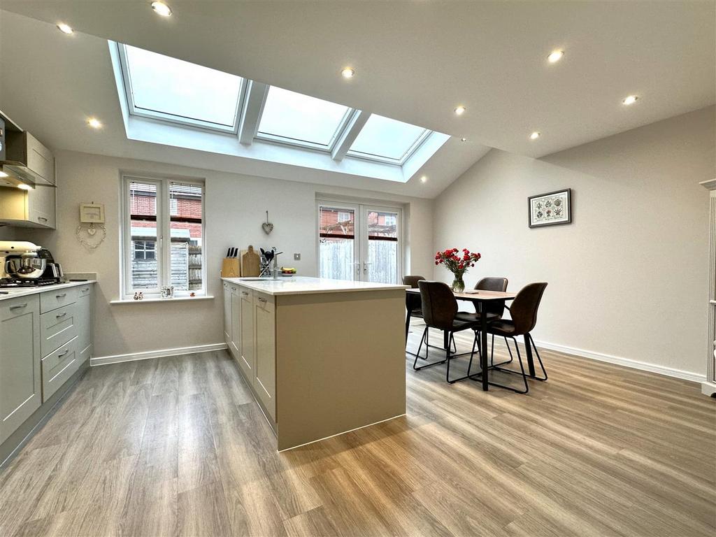 OPEN-PLAN Dining Kitchen 402