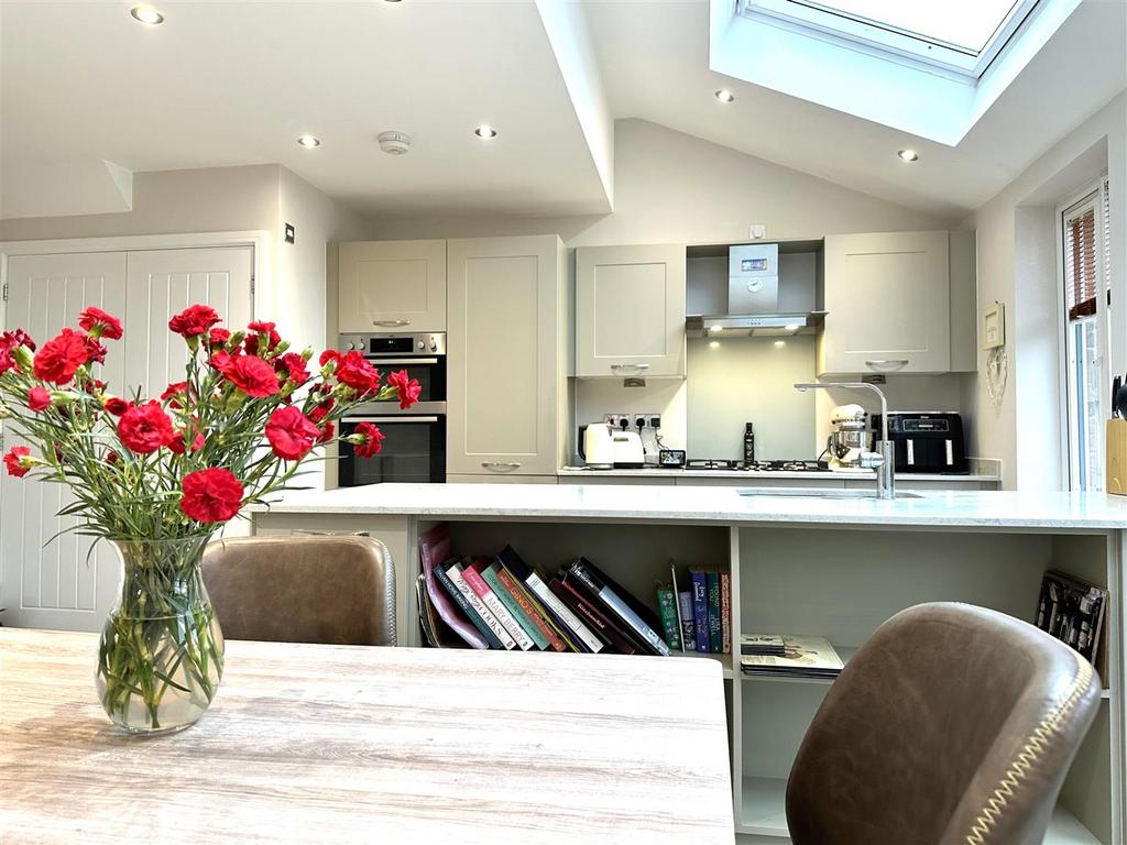 Eye-Catching Kitchen 384