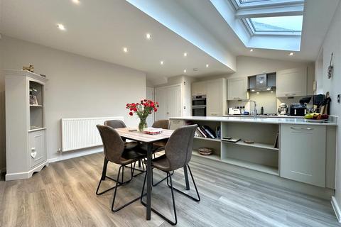 3 bedroom semi-detached house for sale, Marigold Way, Middlebeck, Newark