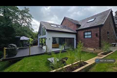 4 bedroom detached house to rent, North Road, Glossop, SK13