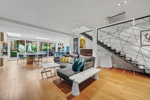 4 bedroom detached house for sale, Cairnfield Avenue, London, NW2