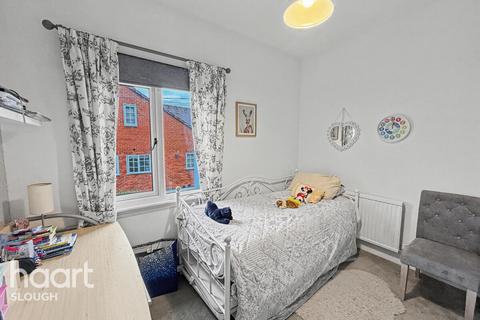 2 bedroom apartment for sale, Hempson Avenue, Slough
