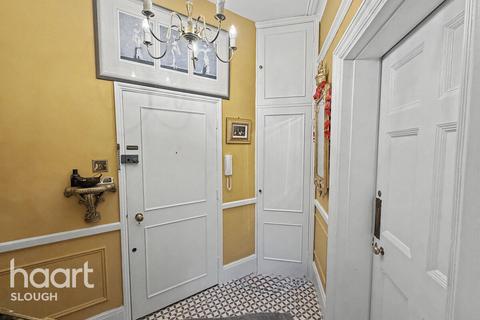 2 bedroom apartment for sale, Hempson Avenue, Slough