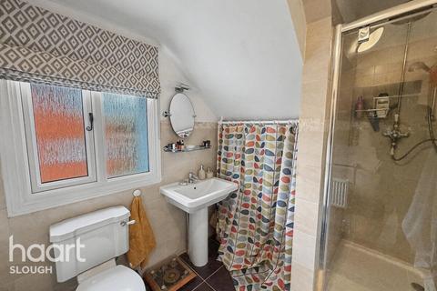 2 bedroom apartment for sale, Hempson Avenue, Slough