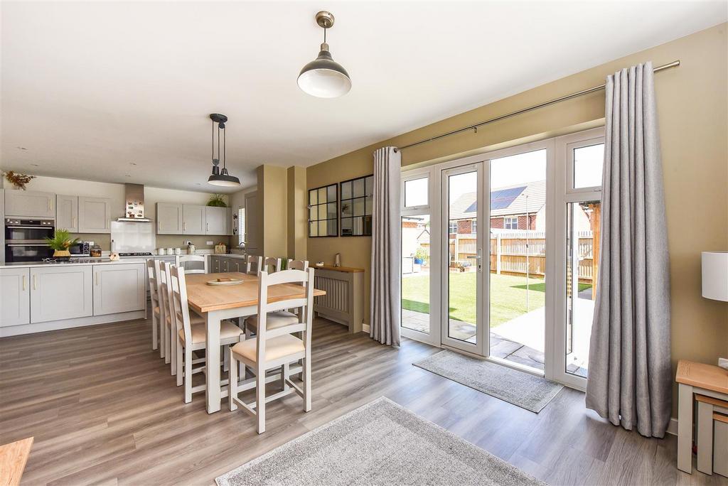Sketch Ph6 5976134.jpg