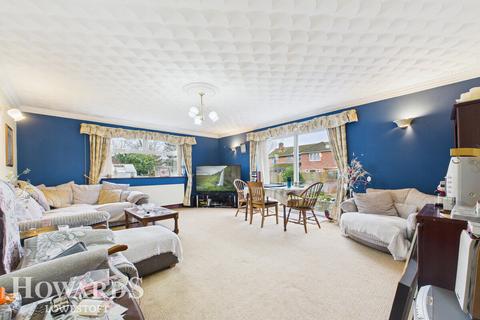 3 bedroom semi-detached bungalow for sale, Colville Way, Lowestoft
