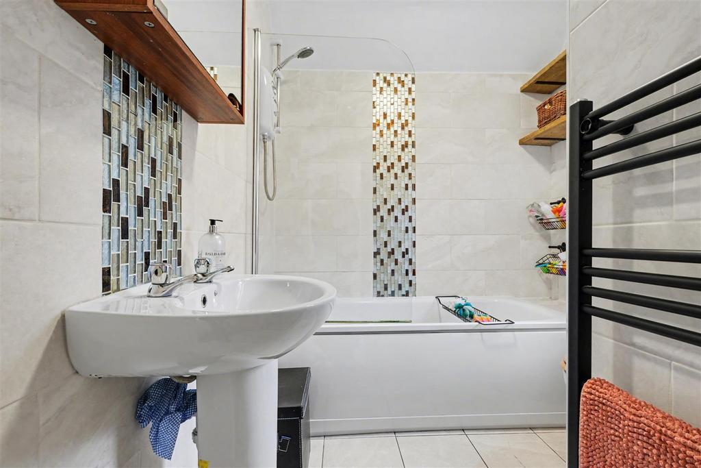 Bathroom 1.jpeg