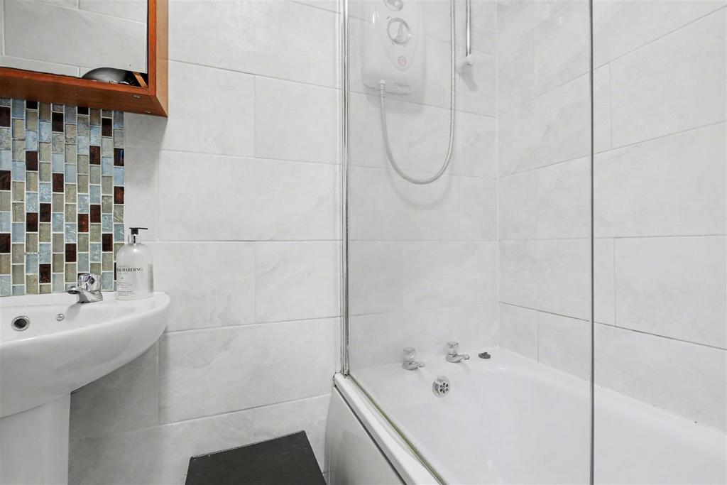 Bathroom 2.jpeg