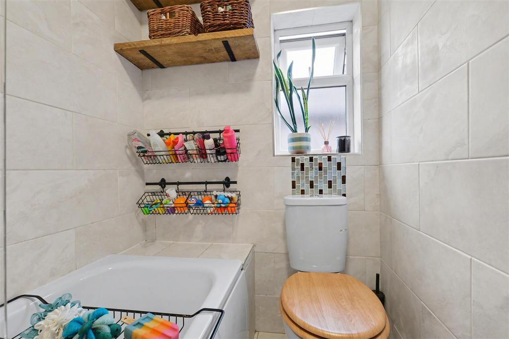 Bathroom 3.jpeg