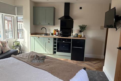 Studio to rent, Pershore Road, Birmingham B29