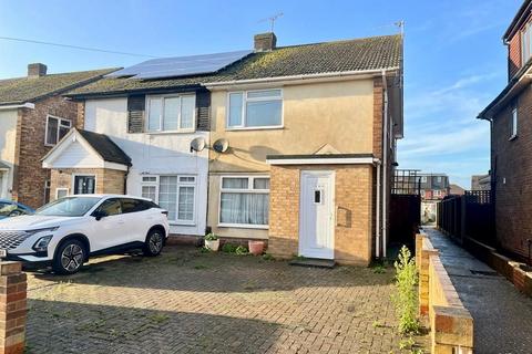 3 bedroom end of terrace house to rent, Mungo Park Road, Rainham