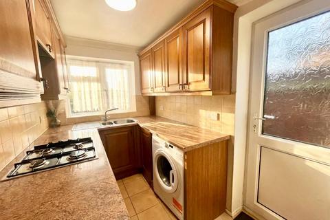 3 bedroom end of terrace house to rent, Mungo Park Road, Rainham