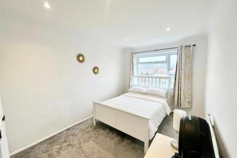3 bedroom end of terrace house to rent, Mungo Park Road, Rainham