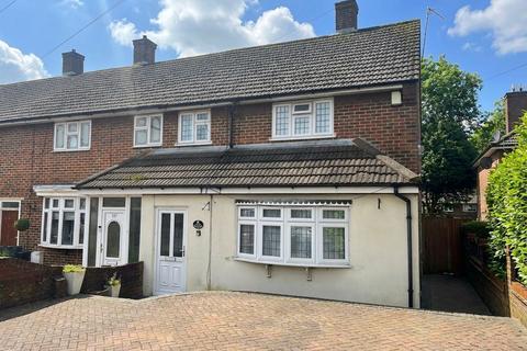3 bedroom end of terrace house to rent, Dagnam Park Drive, Romford