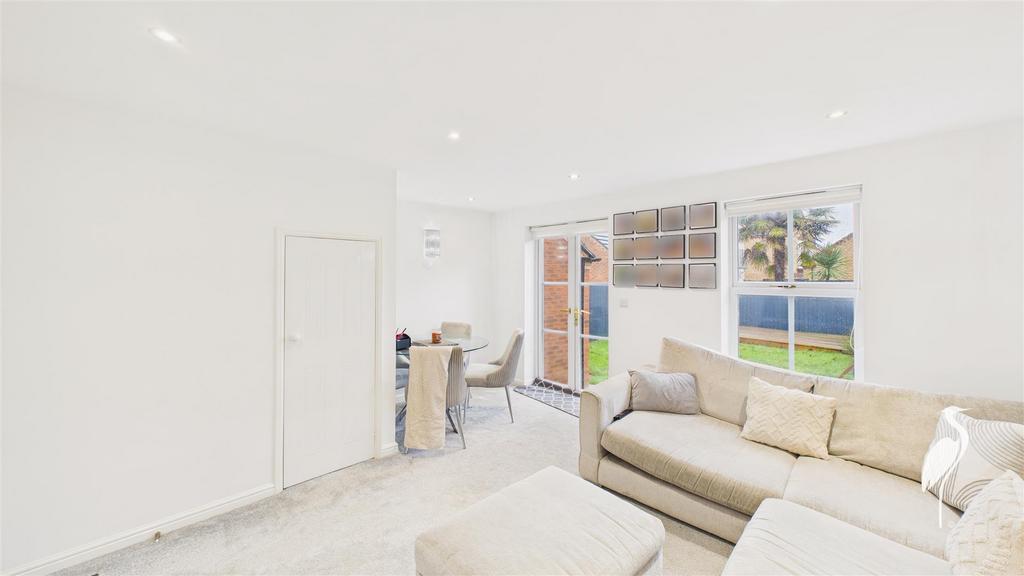 Lounge/Dining Room