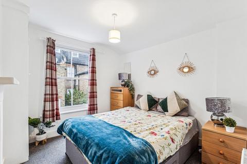 3 bedroom flat to rent, Biscay Road, London W6