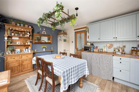 4 bedroom semi-detached house for sale, Devizes Road, Trowbridge