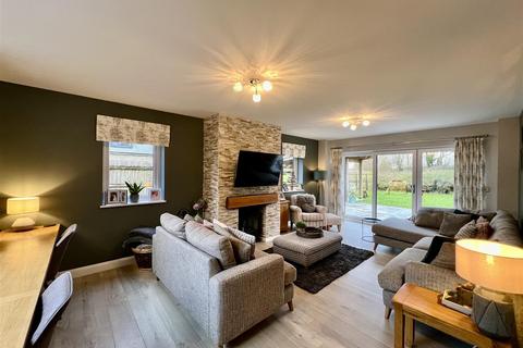 6 bedroom detached house for sale, Wernddu Road, Ammanford