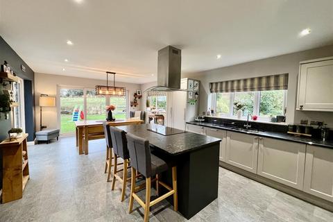 6 bedroom detached house for sale, Wernddu Road, Ammanford