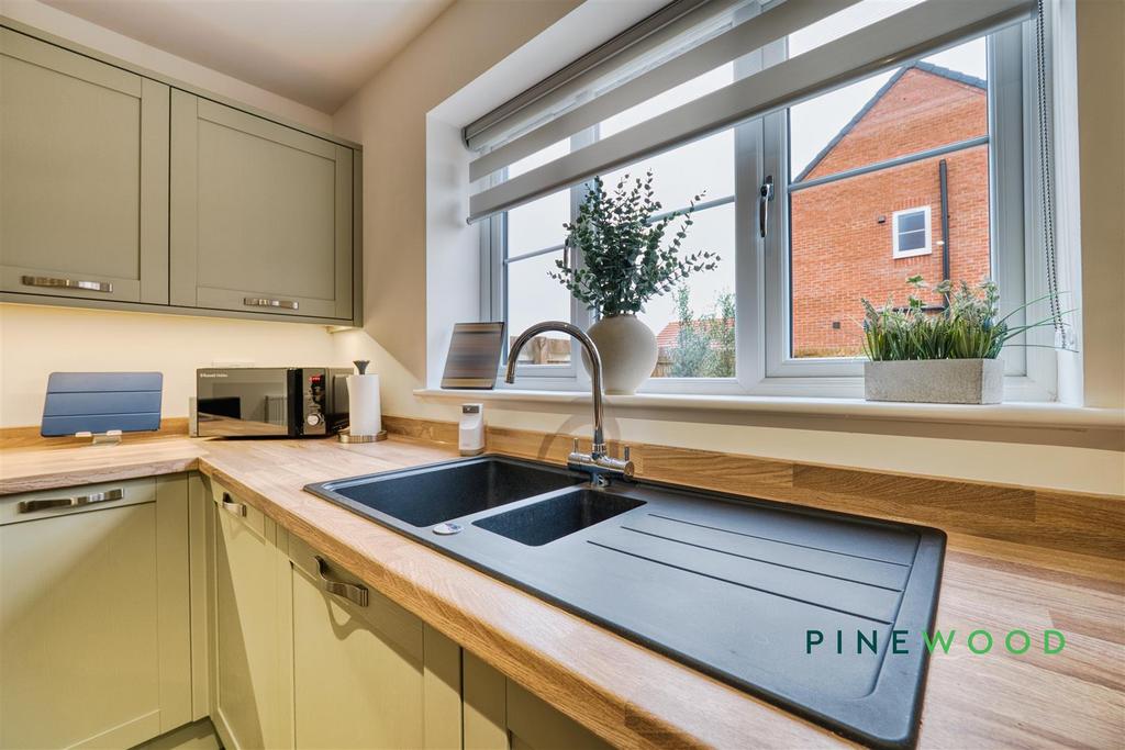 Kitchen / dining room / lounge