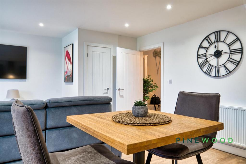 Kitchen / dining room / lounge