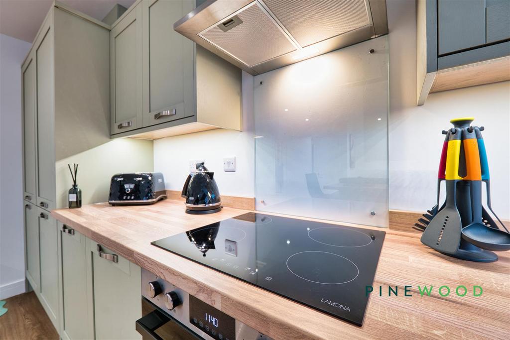 Kitchen / dining room / lounge