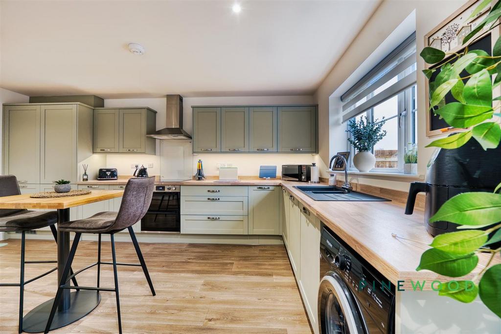 Kitchen / dining room / lounge